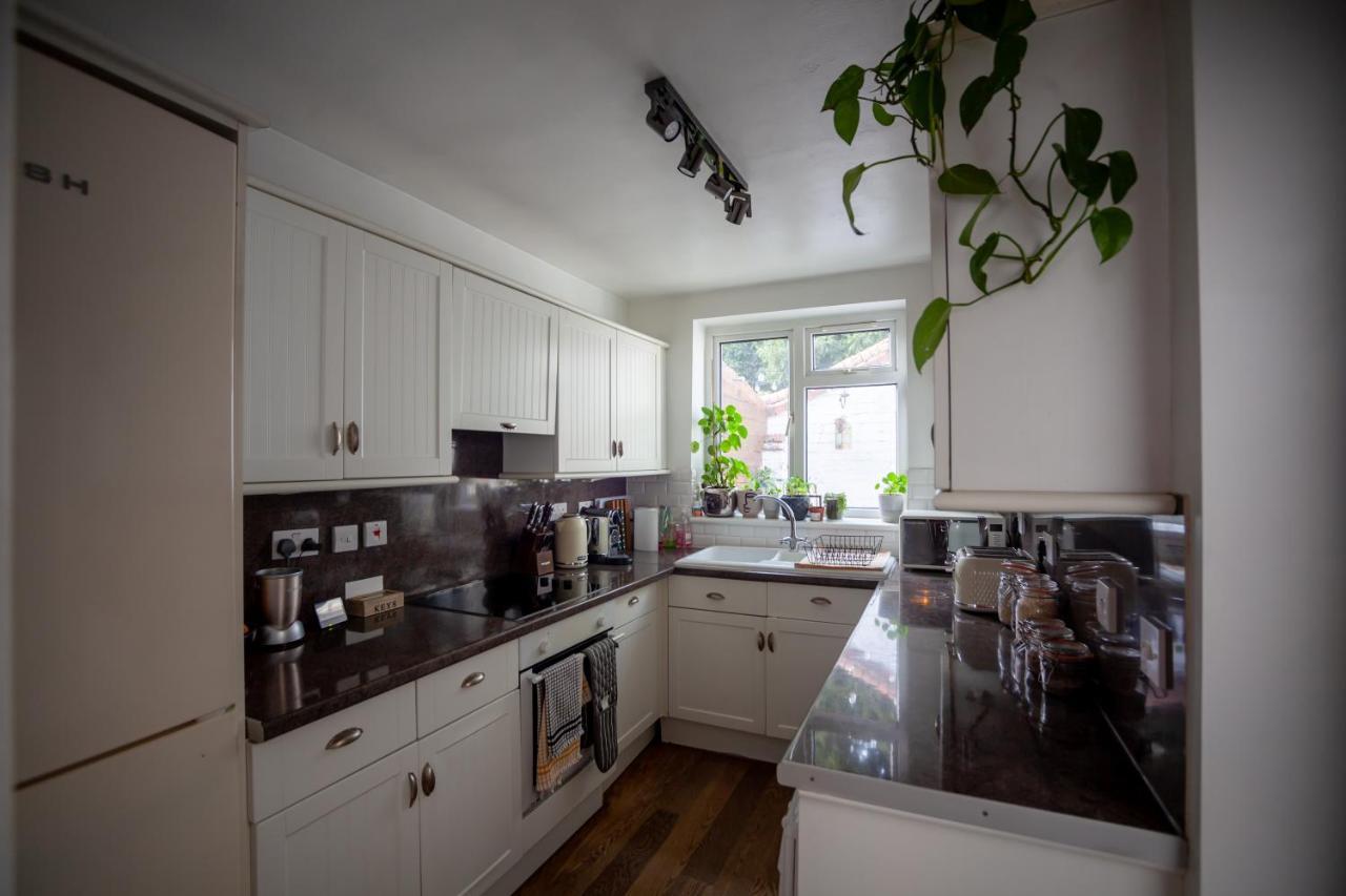 Hereford City - St Owens Terrace - Comfortable & Spacious Well Presented Three Storey House, Perfect For A Weekend Away & Exploring The City On Foot - Hosted By Rentmyhouse ภายนอก รูปภาพ