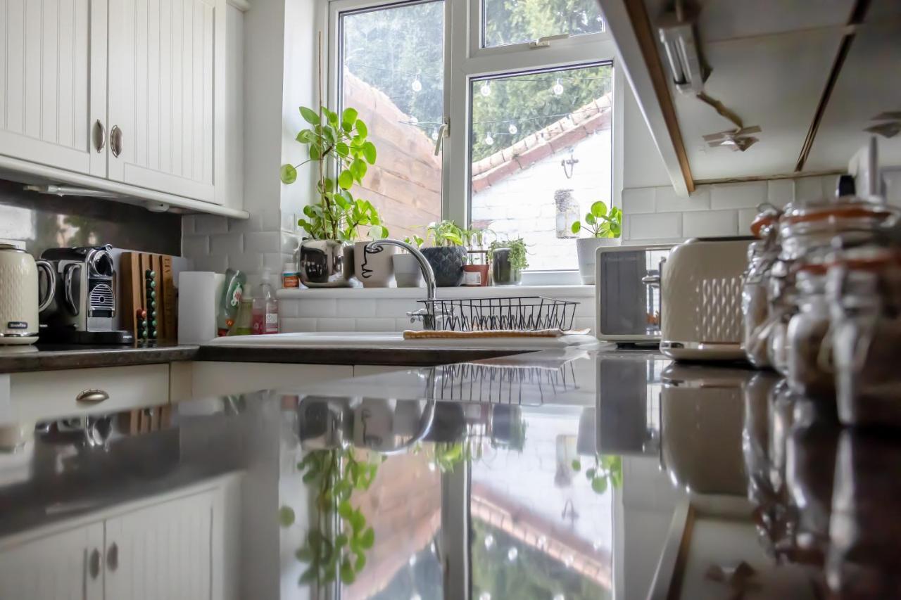 Hereford City - St Owens Terrace - Comfortable & Spacious Well Presented Three Storey House, Perfect For A Weekend Away & Exploring The City On Foot - Hosted By Rentmyhouse ภายนอก รูปภาพ