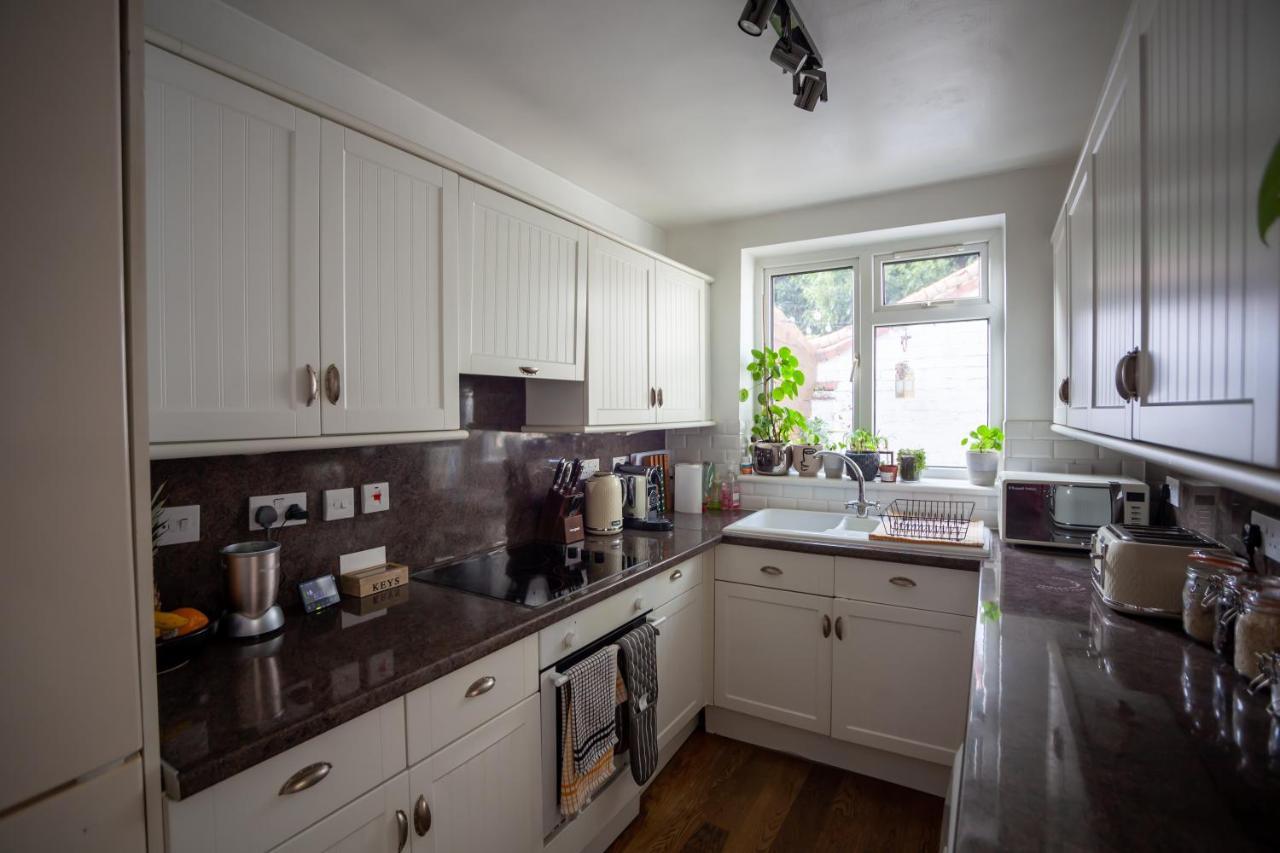 Hereford City - St Owens Terrace - Comfortable & Spacious Well Presented Three Storey House, Perfect For A Weekend Away & Exploring The City On Foot - Hosted By Rentmyhouse ภายนอก รูปภาพ